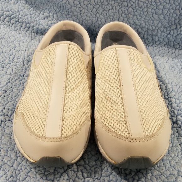mesh easy spirit clogs